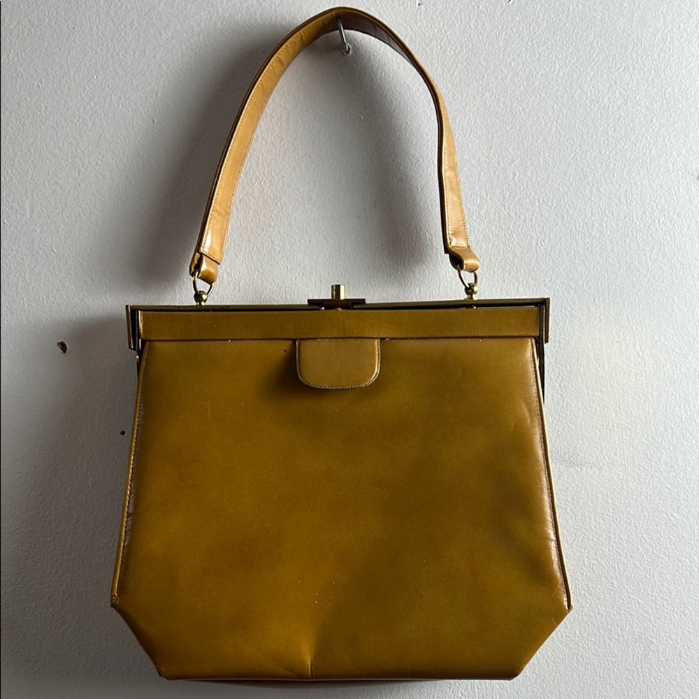 Sydney California vintage purse with metal top closure and hand strap